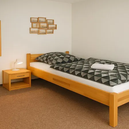 Naehe Frankfurt Fuer Monteure-gruppen Bis 10 Personen Hébergement de vacances Dietzenbach