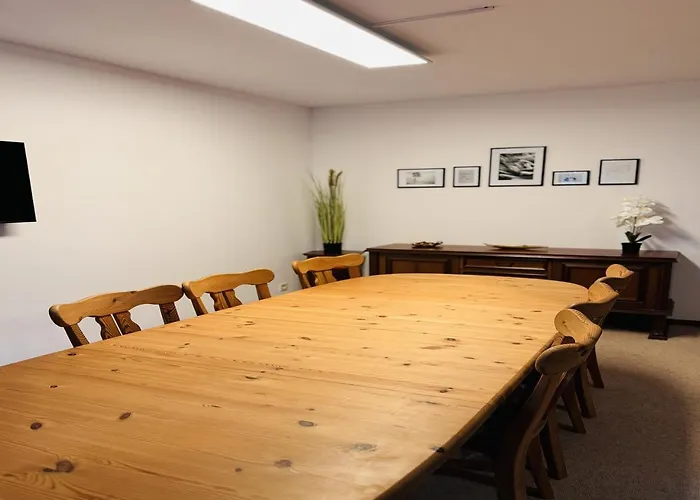 Naehe Frankfurt Fuer Monteure-gruppen Bis 10 Personen *